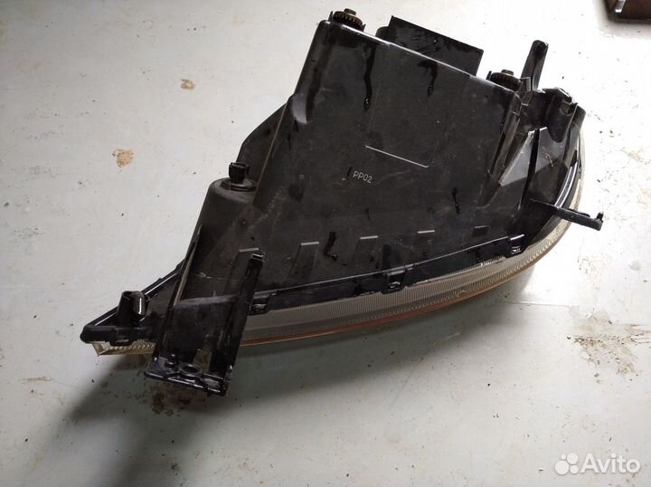 Фара Mazda Demio 2002-2005