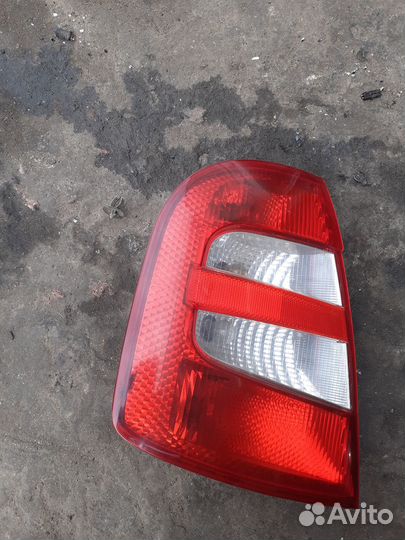 Задний левый фонарь Skoda Fabia