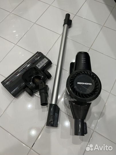 Вертикальный пылесос redmond
