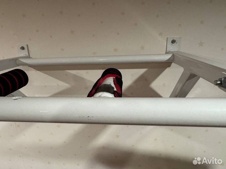 Турник настенный