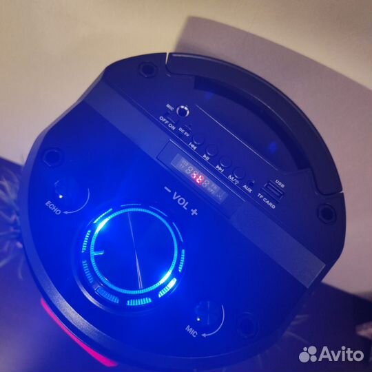Большая портативная колонка c микрофоном (New)