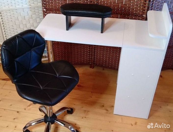 Маникюрный стол складной