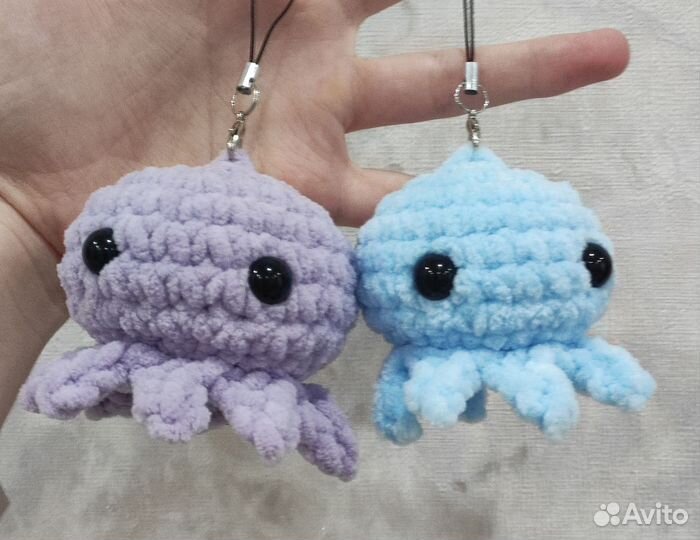 Вязанная игрушка осьминожка брелок