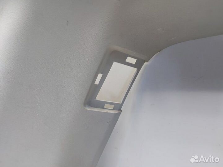 Обшивка двери багажника Mitsubishi Outlander