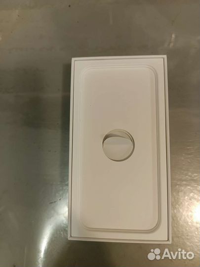 Коробка от iPhone SE