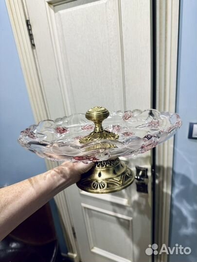 Ваза для фруктов на бронзовой ножке