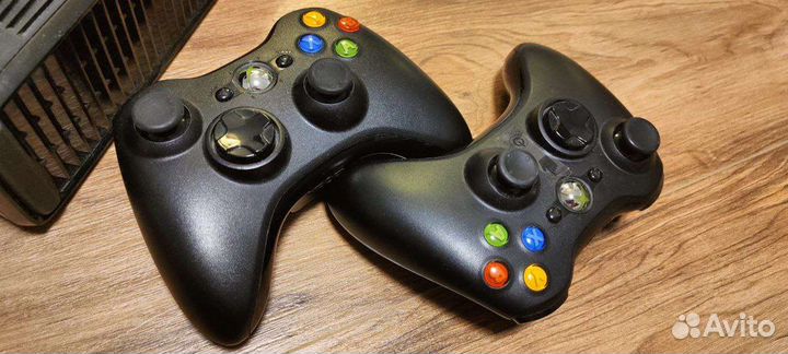 Xbox 360 прошитый + 2 джойстика