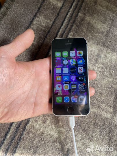 iPhone SE, 128 ГБ