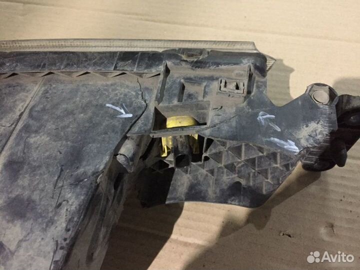 Фара противотуманная правая Volvo Truck FH