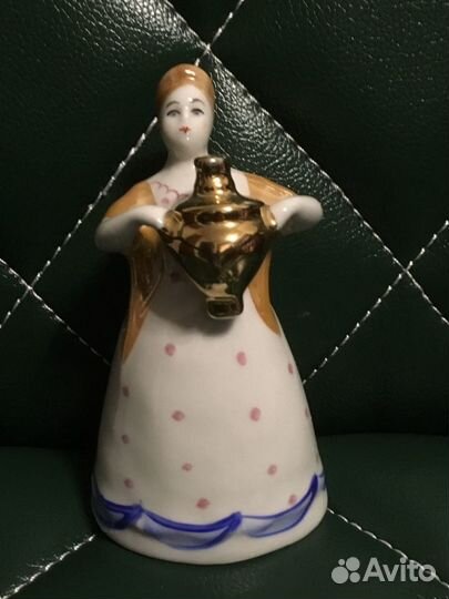 Барышня с самоваром