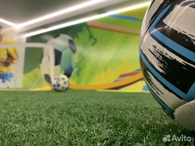 Аренда футбольного зала 80кв.м искусственный газон