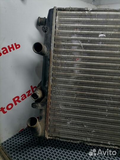 Радиатор охлаждения Renault Megane 1