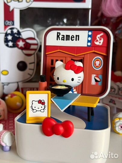 Hello Kitty фигурки