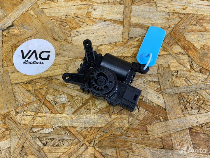 Моторчик заслонки печки Audi Q3 F3 2019 5WA907511B