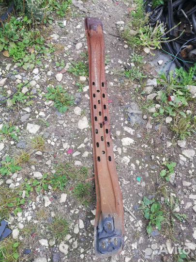 Усилитель заднего бампера Тойота Раф 4