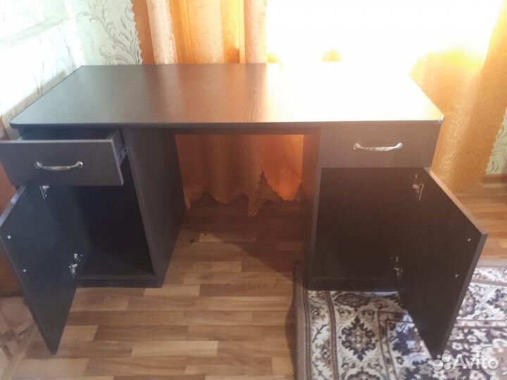 Письменный стол