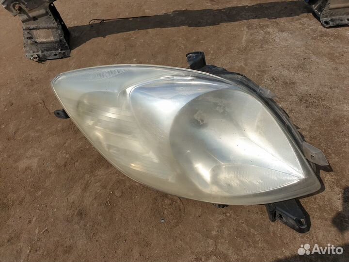 Фара левая Toyota Yaris Тойота Ярис 2005-2011г.в