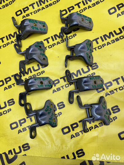 Петля двери Kia Rio 3