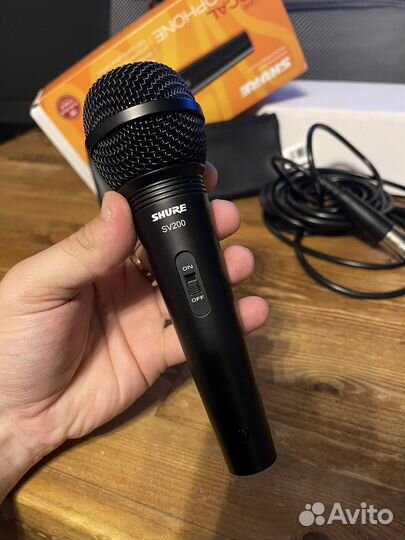 Вокальный микрофон Shure SV200