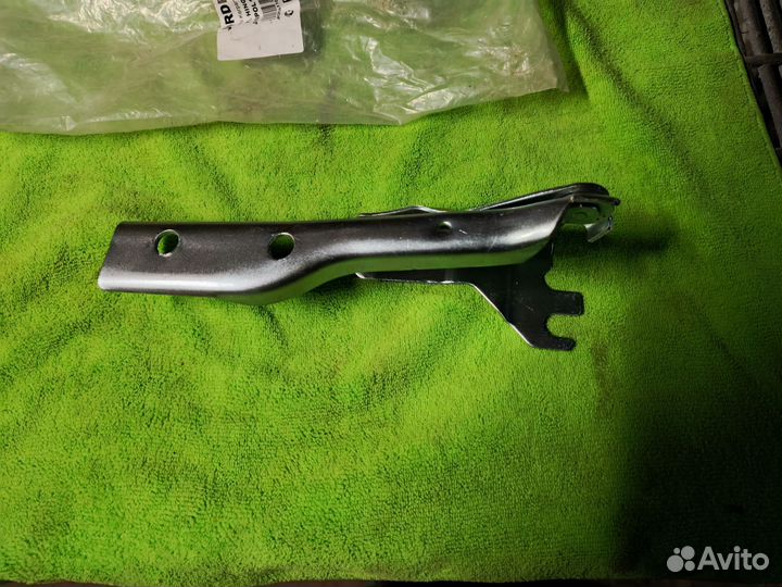 Петля капота правая VW polo (SED RUS)