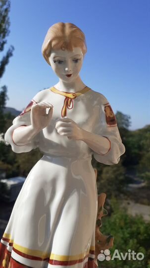 Фарфор СССР Девушка с ромашкой статуэтка Полонне