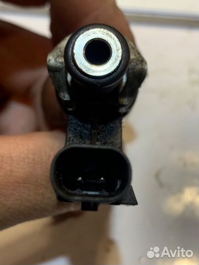 Форсунка топливная Skoda Yeti 1.2 cbzb 2011