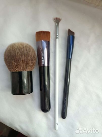 Кисти для тона,теней, пудры