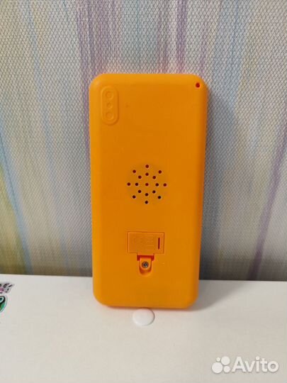 Игрушечный телефон