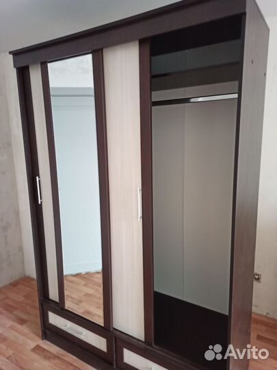 Шкаф купе с зеркалом