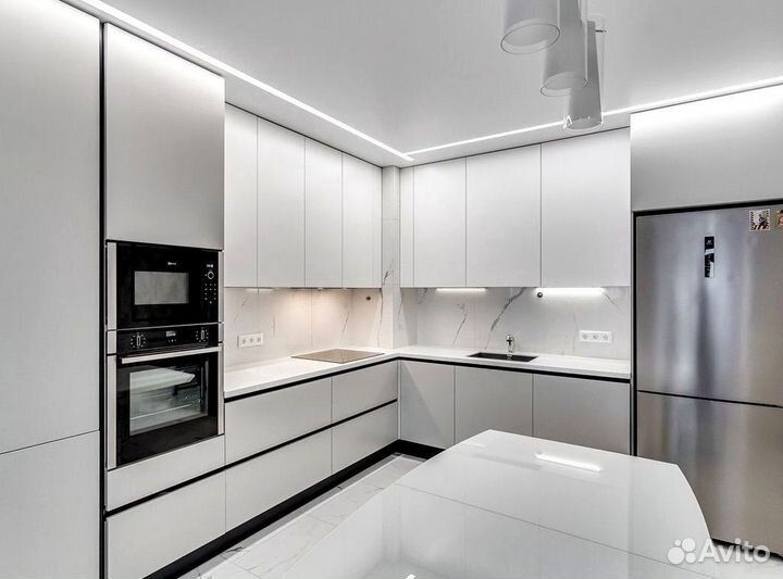 Кухня в потолок на заказ в Омске