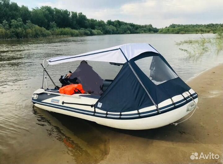 Лодка с мотором