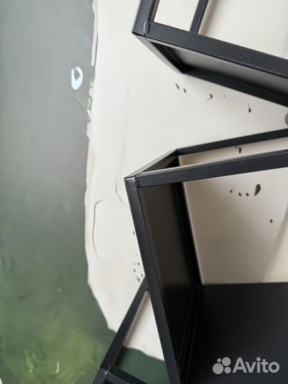 Подставка дизайнерская металлическая для книг