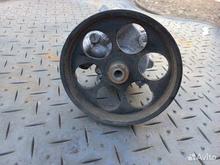 Насос гур гидроусилителя Renault Nissan 491105510R