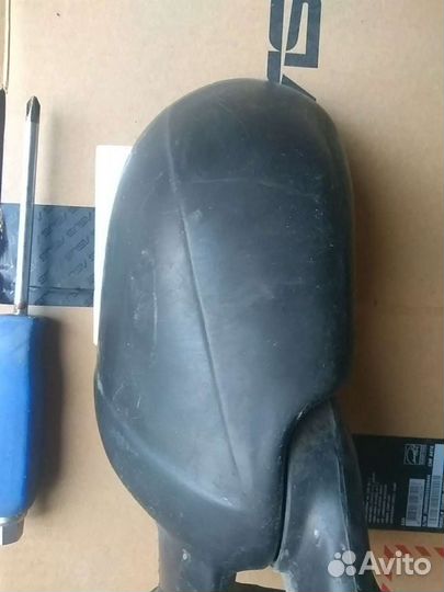 Боковое зеркало