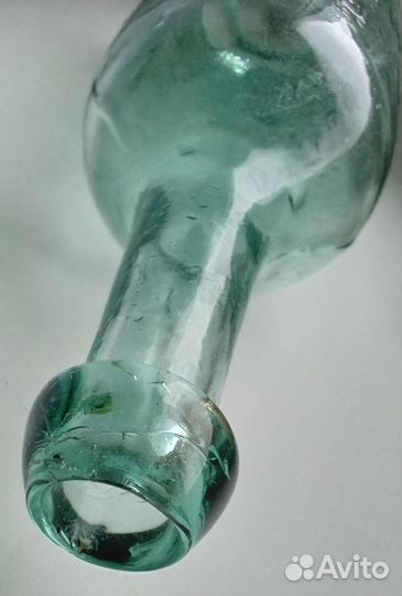 Старинная бутылка Заведение искусств. миниральных