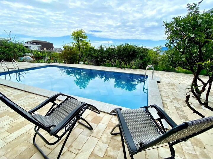 Дом 385 м² на участке 10 сот.