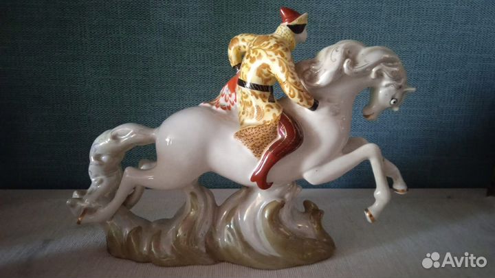 Статуэтка фарфоровая «Иван-царевич и Жар-птица»