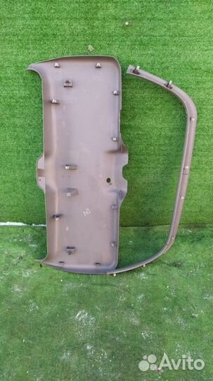 Обшивка двери багажника Cadillac Escalade