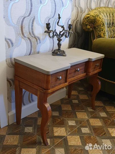 Дубовая консоль