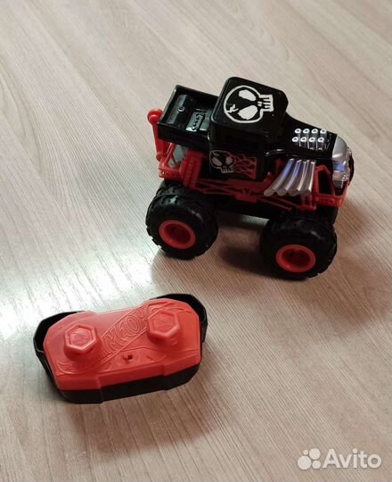 Машина Hot wheels на радиоуправлении