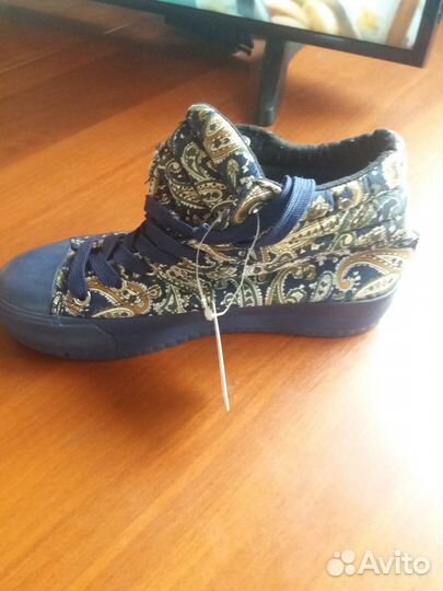 Продам новые кеды
