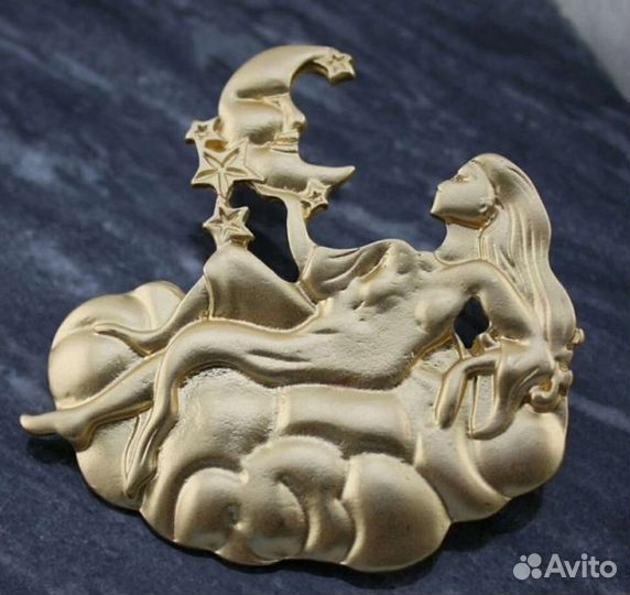 Брошь дама с полумесяцем Kirks Folly Style