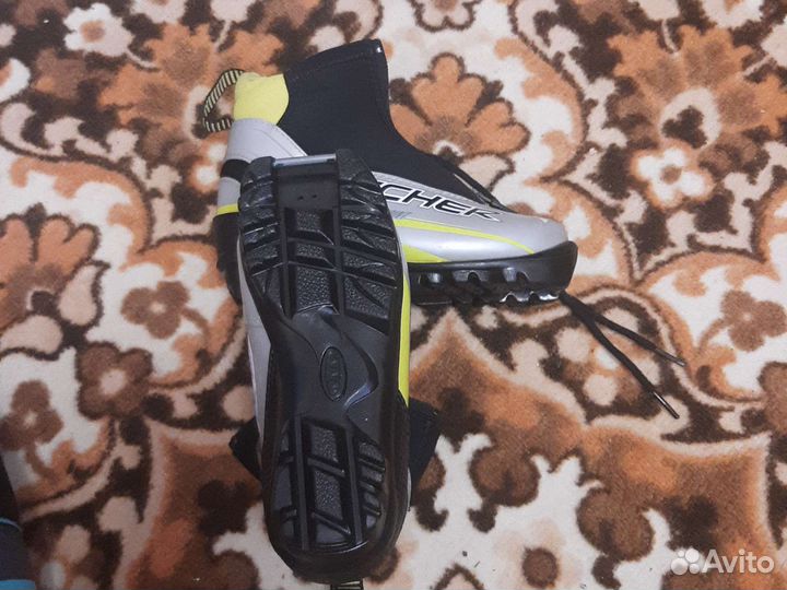 Лыжные ботинки