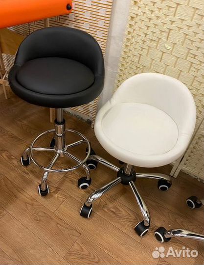 Стул с небольшой спинкой цвет черный новый