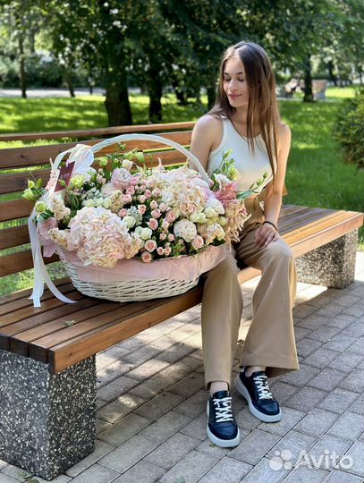 Огромная корзина с цветами Букеты Доставка