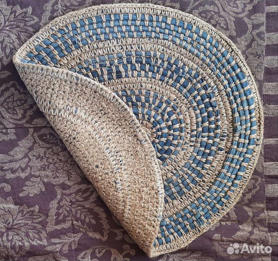 Коврик вязаный