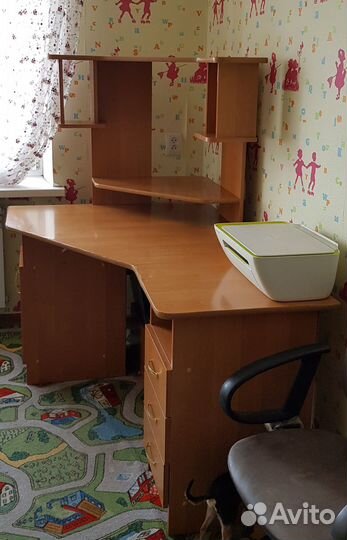 Продаю компьютерный стол