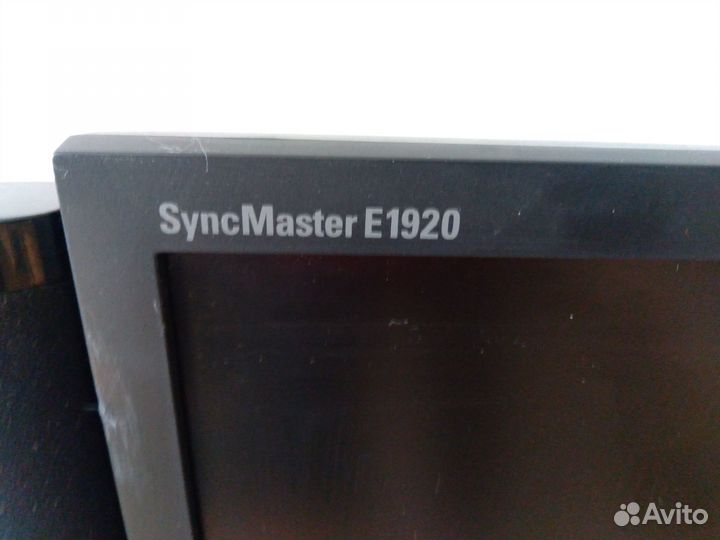 Монитор с колонками