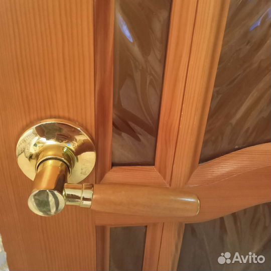 Дверь деревянная