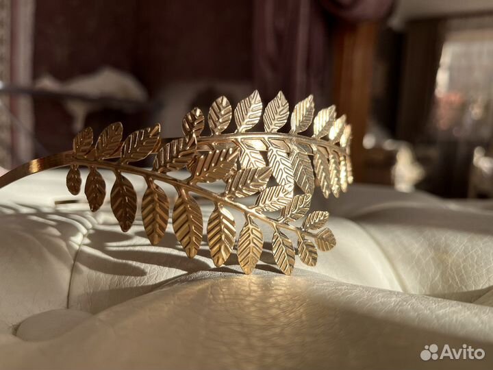 Тиара золотистая